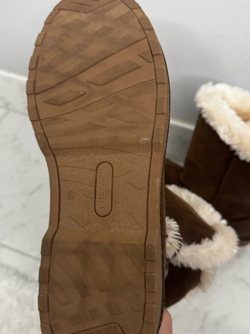 Cozy Chestnut Faux-Suede Winter Boots with Cream Fur Trim